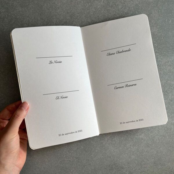 Interior con espacio para firmas libro de testigos