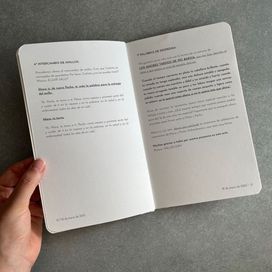 Interior libro de ceremonia con texto
