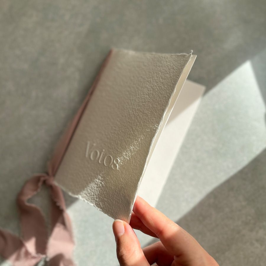 Libro de votos con textura para boda