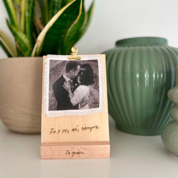 Revelado en tela con placa personalizada